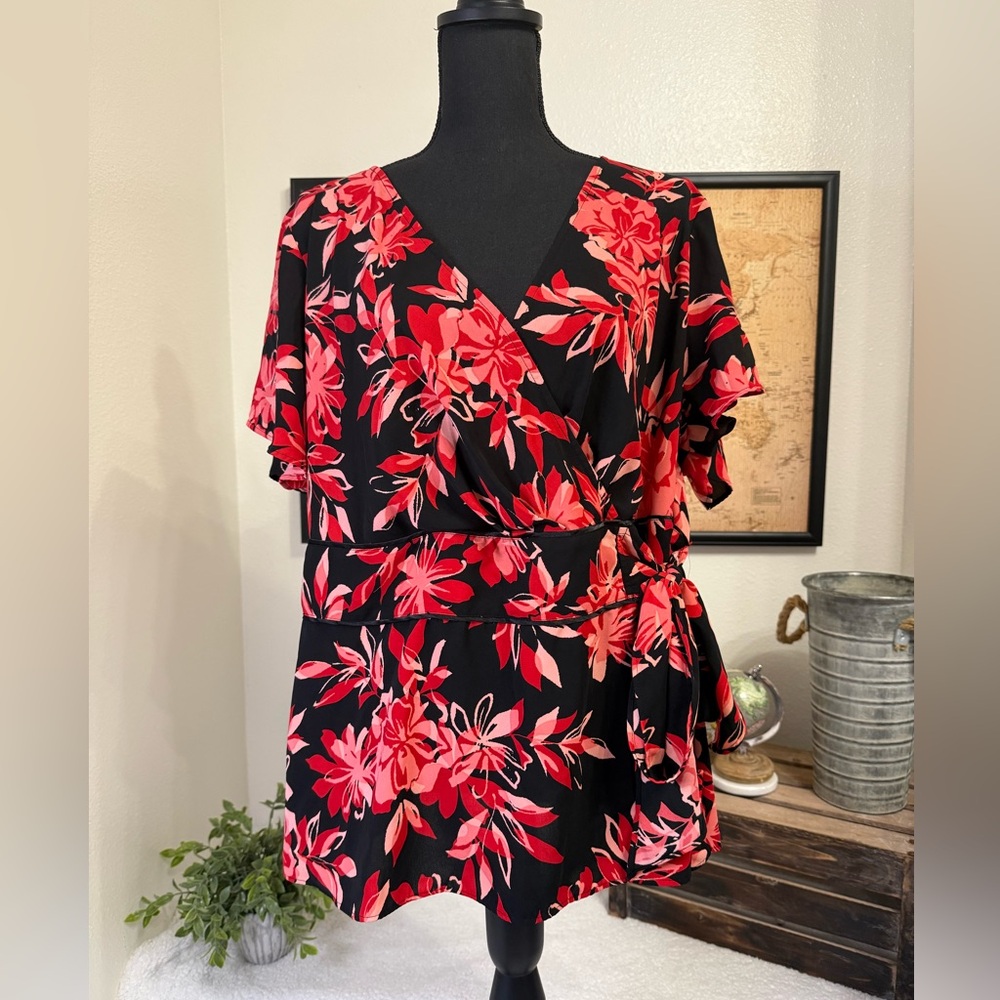 Covington v-neck floral blouse 20W